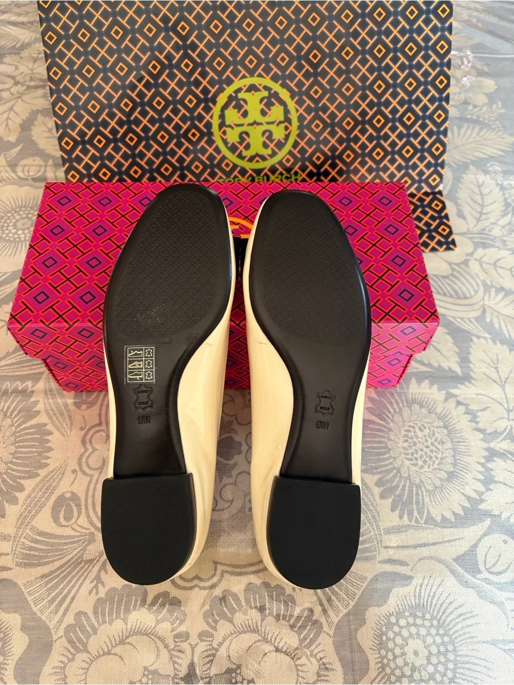 Tory Burch Bleach/Black Gemini Link Bow low heel.